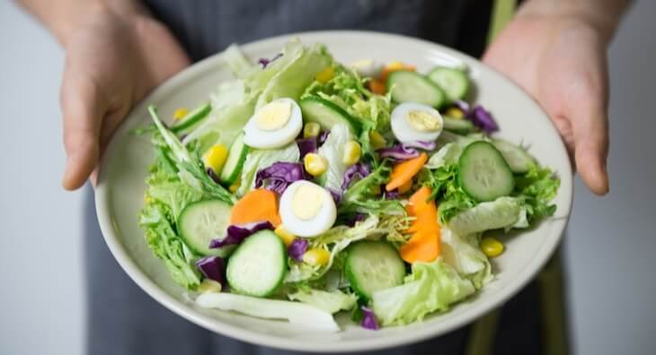 zdrava-hrana-salata-krastavac-jaja-keto-dijeta