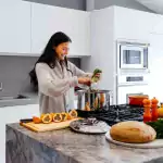 kuhinja-zena-kuvanje-hrana