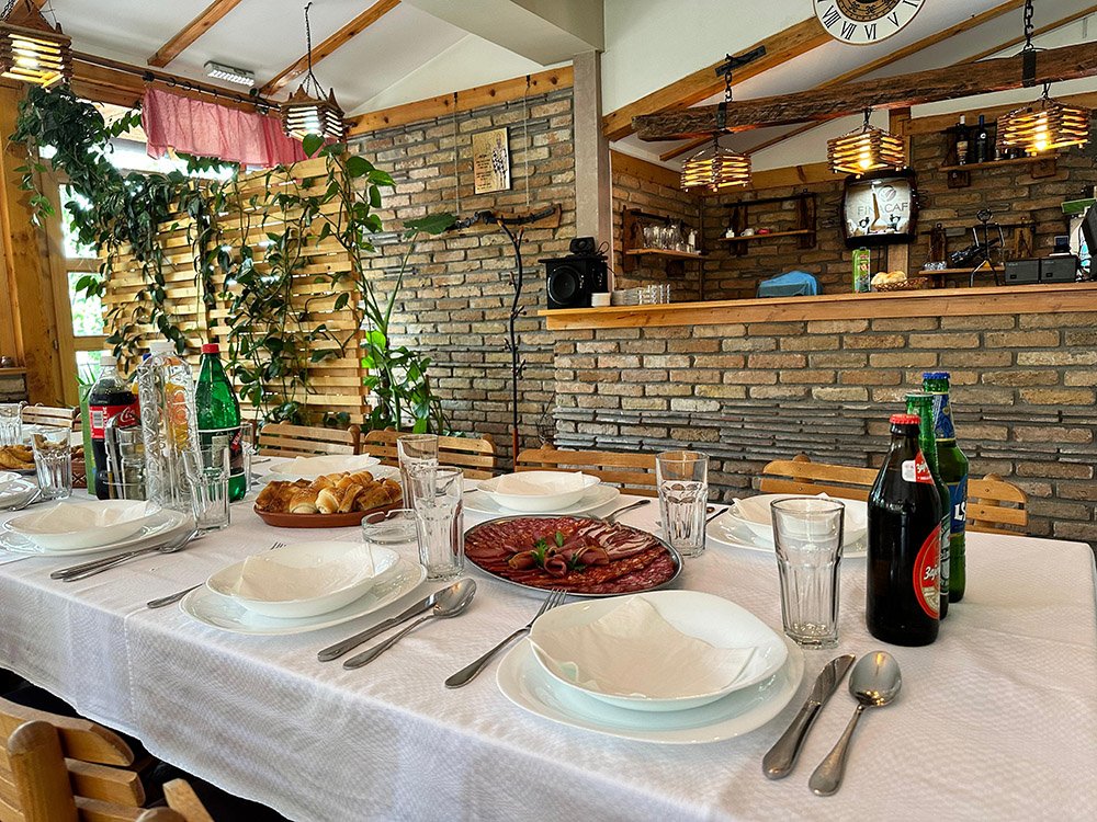 Restoran za parastose Lešće