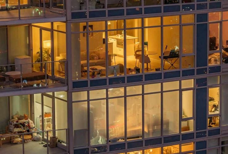 zgrada-stanovi-prozori